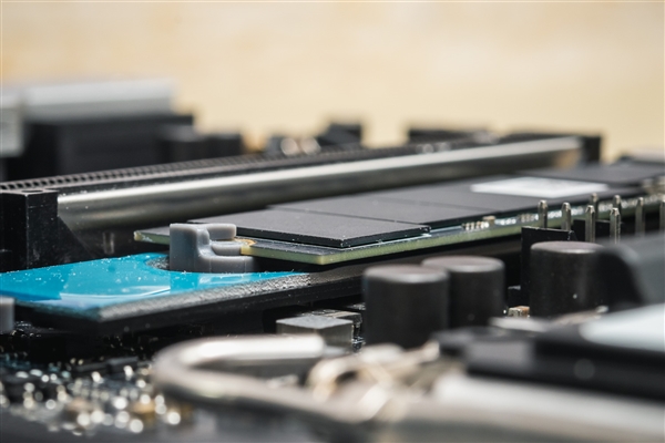 奇趣分分彩：SSD性能狂飙 追赶DDR5内存 PCIe 6.0硬盘预计2026年问世